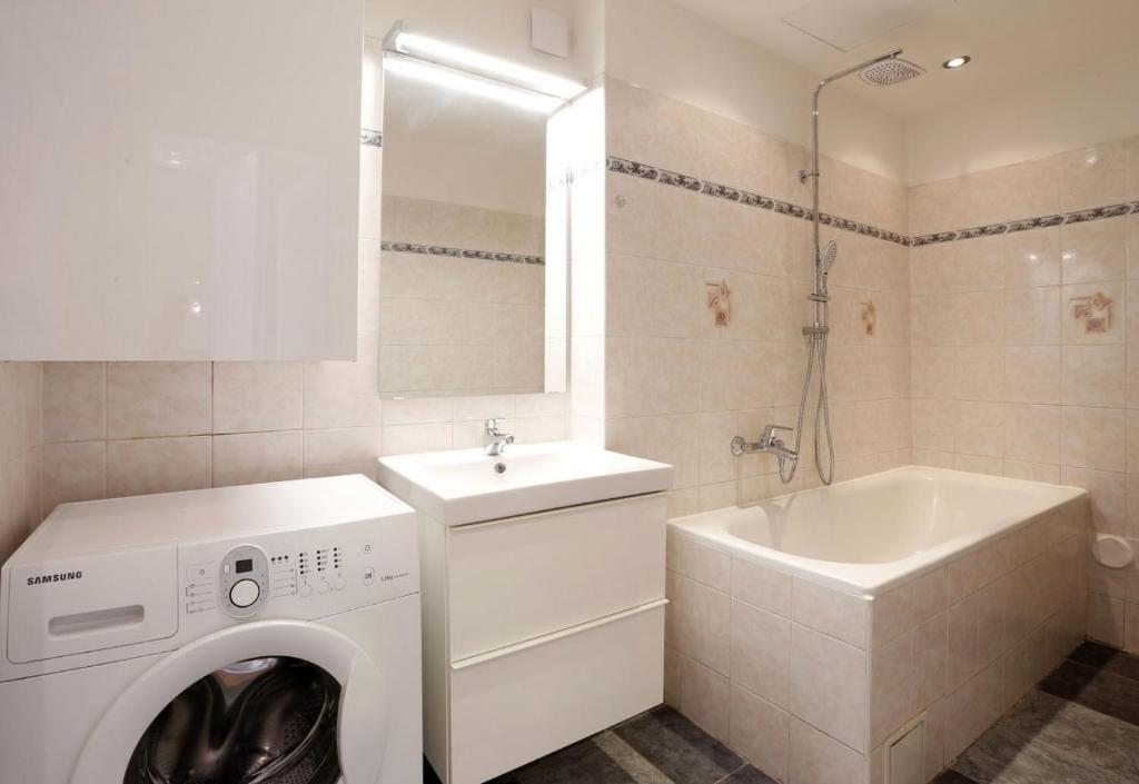 Apartment Pštrossova room 3