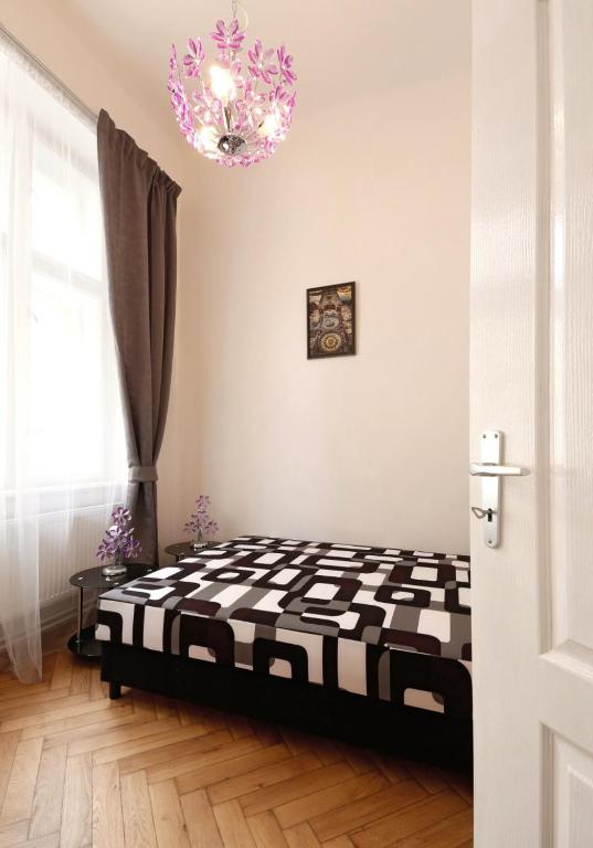 Apartment Pštrossova room 4