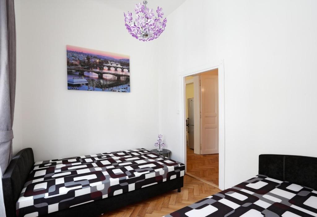Apartment Pštrossova room 5
